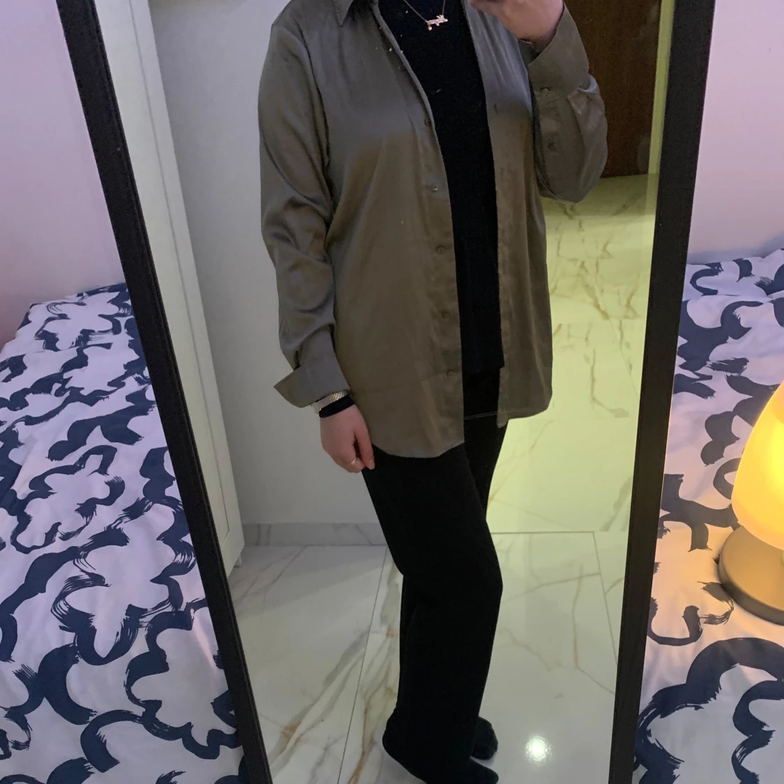 Olivgrön långärmad skjorta