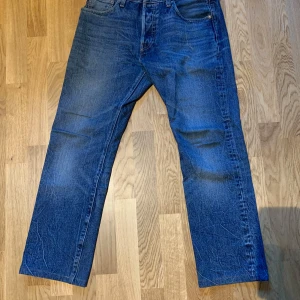 Levi’s 501 - Levi’s 501 i storlek 30/30. Tveka inte på att skriva om ni har några frågor!