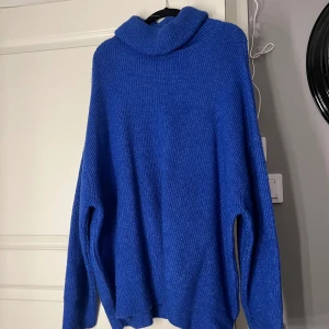 Stickad polo klänning  - Bra skick, använd få gånger.