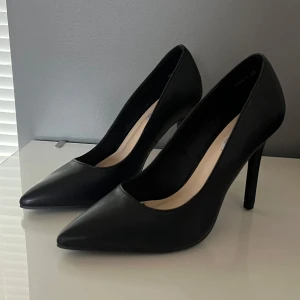 Helt nya klackar  - Endast testade!❤️