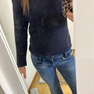 Marinblå tröja  - Marinblå ribbad tröja från hm i storlek xs🪻 använd men fortfarande i bra skick🌸