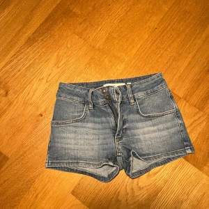 Subdued- Shorts strl 34 - Fina shorts från Subdued i strl 24. Använda men i fint skick 