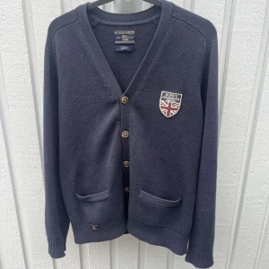 Morris cardigan  - Morris Gents navy blue cardigan, ny utan defekter. Perfekta plagget inför hösten!