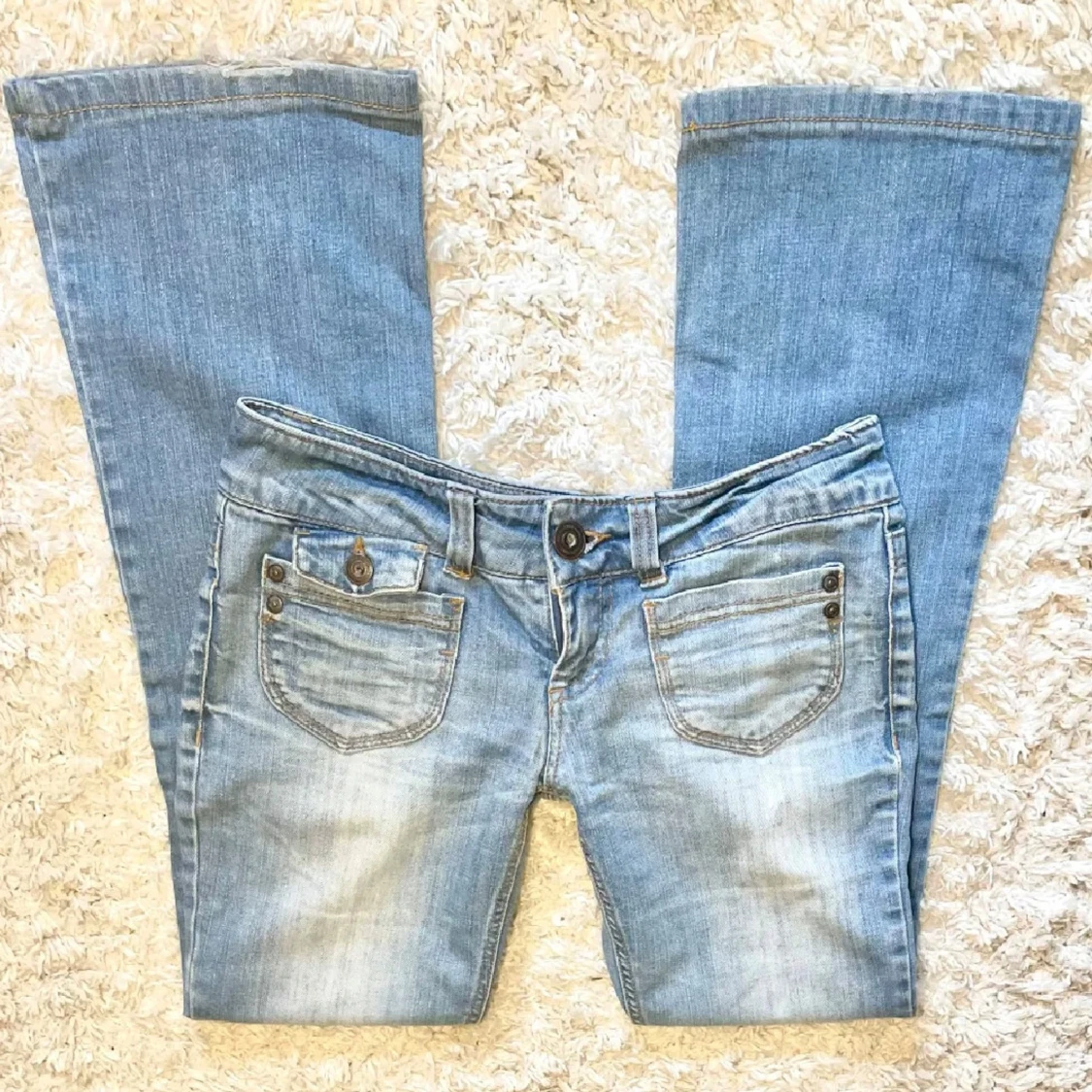 Ljusblåa jeans 