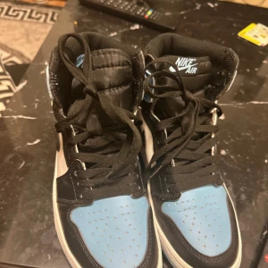 Shoe - Helt ny använd ca 2gånger, och jättefina men de är små för mig så köpte större storlek