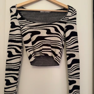 Långärmad topp  - Topp ifrån nakd, strl xs