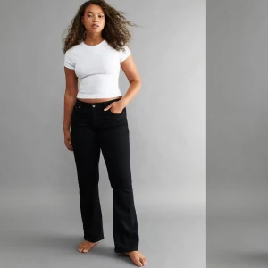 Low waist bootcut jeans - I storlek 38, använda typ 2 gånger, säljs pga förstora💞 KAN SÄNKA PRISET OM MAN VILL