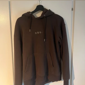 Hoodie brun - Hoodie från jack&jones Köpt för 400kr Storlek S