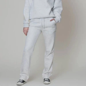 LXA grå sweatpants - Grå mjukisbyxor från lxa storlek xxs men passar även xs