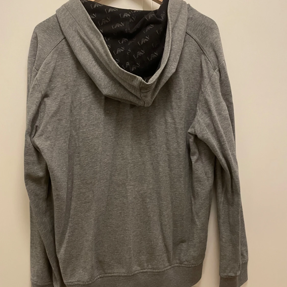 Grå hoodie från Armani Jeans - 90