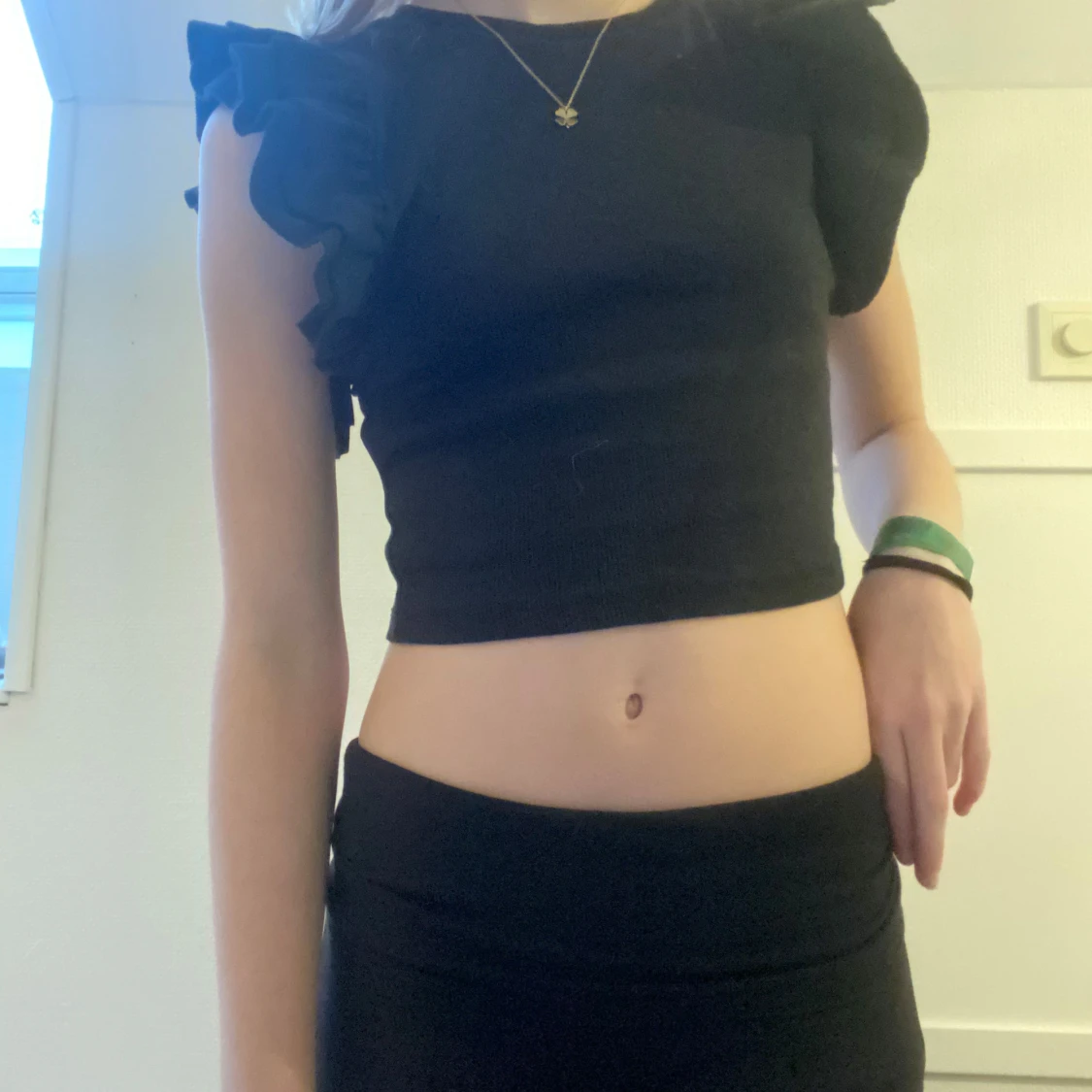 Svart volang tröja från Zara  - 90