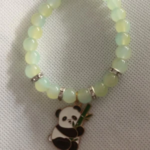 Armband  - Armband med berlock  Frakt tillkommer 