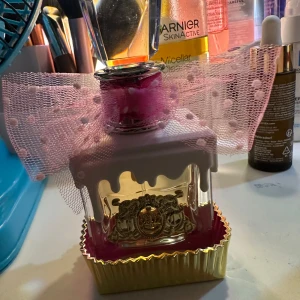 Juicey cotour parfym, 50 ml , i förpackning  - Juicey cotour parfym, 50 ml  Endast test för lukt , I förpackning.  Finns i Åmål kan skickas 