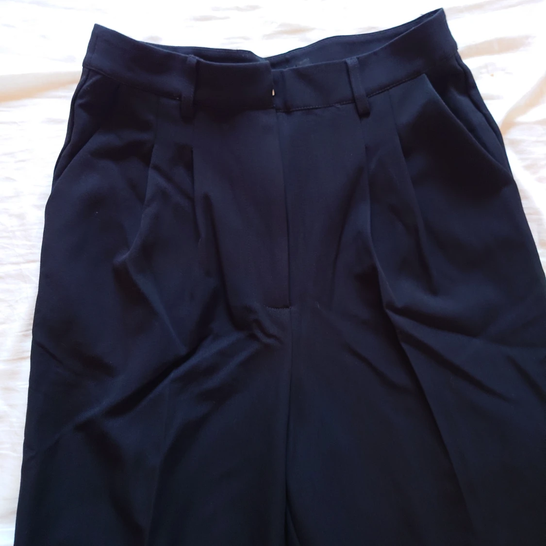 Svarta kostymbyxor, strl 38 (oanvända) - 91