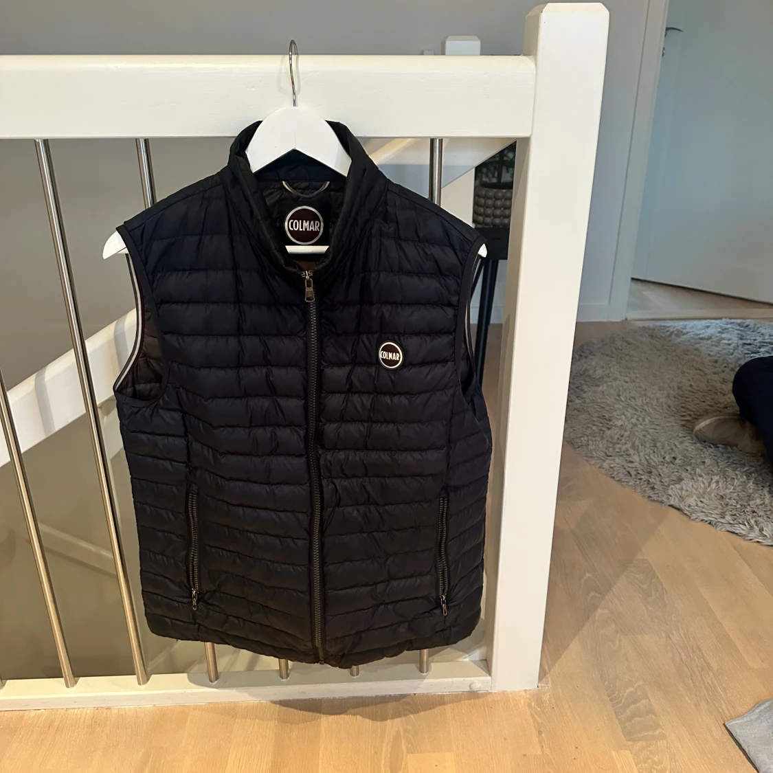 Marinblå dunväst från Colmar
