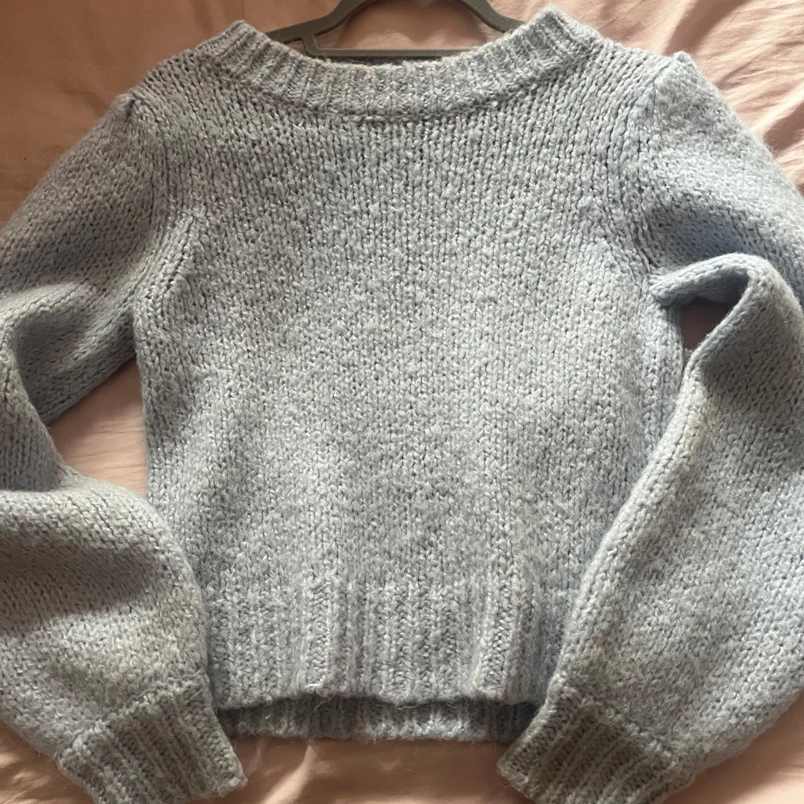 Jättefin blå stickad