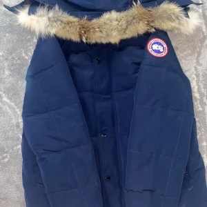 Helt ny canada goose jacka  - Aldrig använd den va för stor på mig 