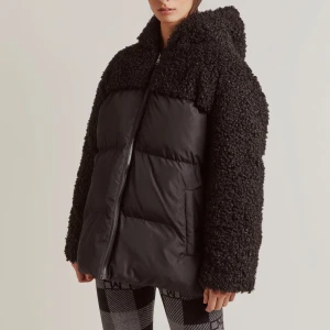 Intressekoll vinterjacka från By Malina - Så fin och är helt slutsåld!!!! Nypris är 3500 💗