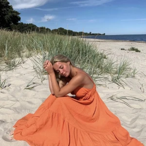 Jätte magisk klänning ifrån H&M - I helt nytt skick. Den är super fin och har endast använts en gång!  