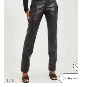 Skinnbyxor - Skinnbyxor från Nelly med prislapp kvar, slutsålda på hemsidan🤍nypris 750 mitt pris 279