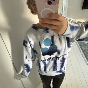 Säljer nu min OTROLIGA isabel marant sweatshirt som är så unik och väldigt svårt att få tag på därav priset!