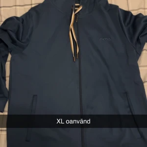 BUDA! Allt ska bort (se profil för mer) - Se min profil för fler plagg. För att lägga bud - screenshota och skicka i privat meddelande med bud.  Finns i Stockholm.