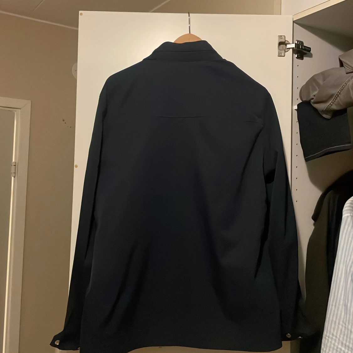 Mörkblå fieldjacket från J.Lindeberg - 91