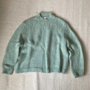 Stickad grön tröja Zara - Stickad tröja i en fin grön färg från Zara. Storlek S