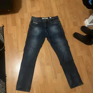 tt par Fashion 637 Factory jeans som jag inte använder längre storlek 33/32 men jag har 32/32 och passar mig perfekt. 200kr vid snabb affär