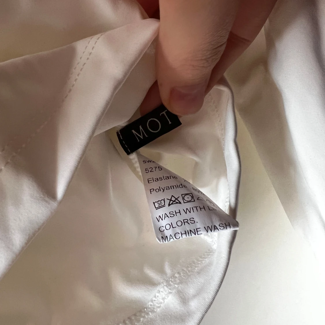 Vit omlottopp från MOT - 90