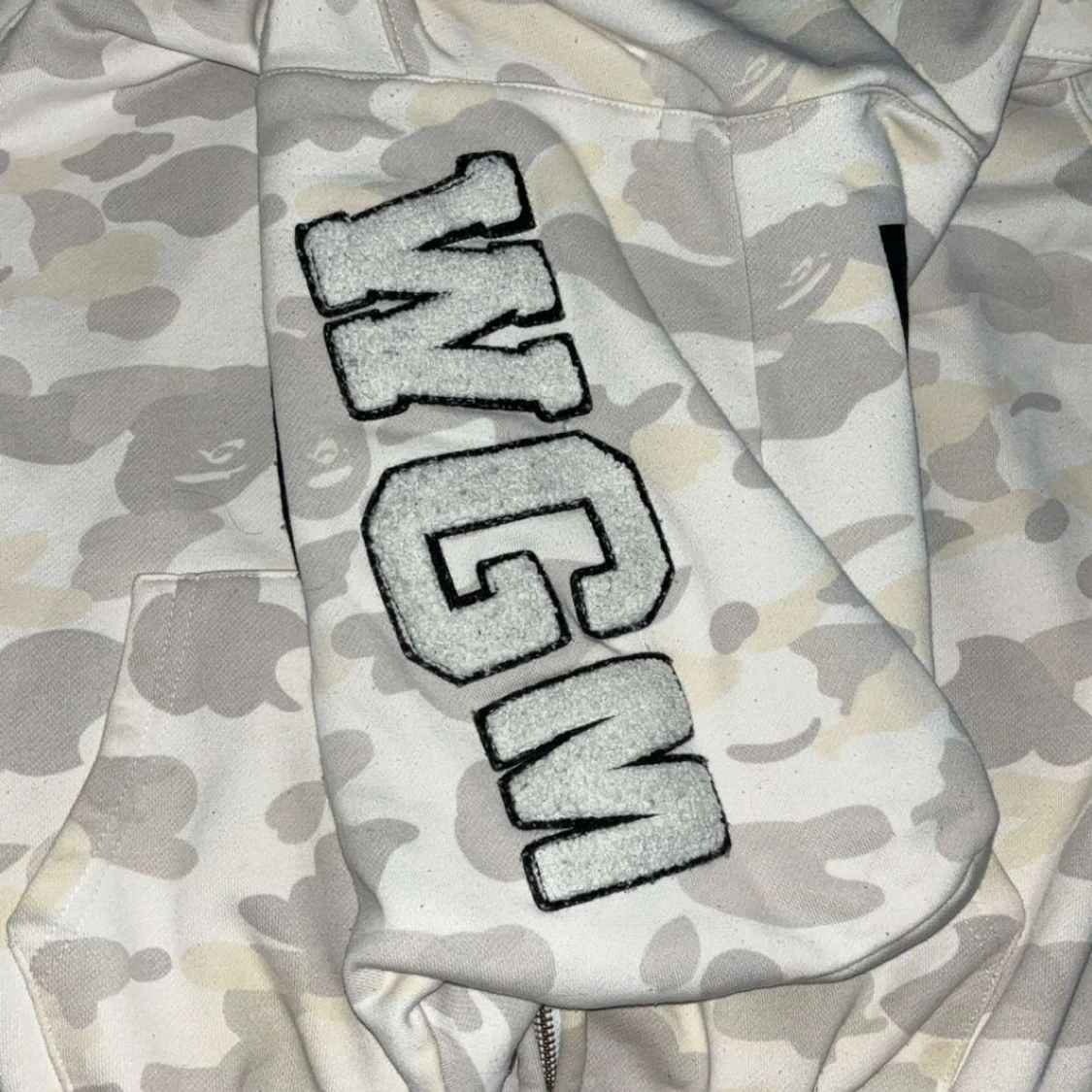 Vit och grå camo hoodie från A Bathing Ape - 90