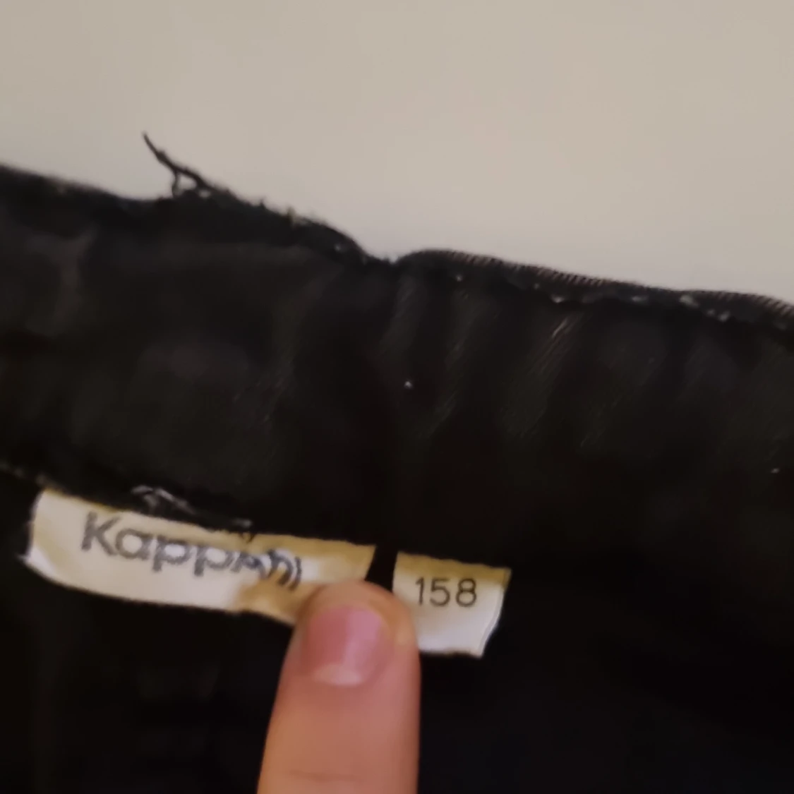 Svarta shorts som är lågmidjade med spetsdetaljer från Kappahl - 91