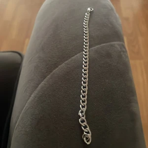 Armband silver  - Säljer silver armband den är liten för mig 