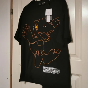 Bershka t shirt  - Svart helt ny tshirt i storlek s 