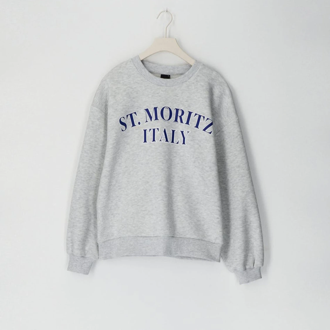 Grå sweatshirt med St. Moritz-tryck