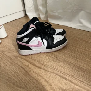 Jordans - Jordans i fint men använt skick. (Har ej tvättat dom) storlek 39