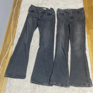 2 par grå jeans  - Jag säljer mina 2 gråa jeans, ett par med knappar o andra paret utan knappar. Använt kanske 4-5 gånger, jättefina & sköna på. Dem med knappar är i storlek 158 och dem andra i storlek 152! Båda jeansen för 200, ett par: 150 kr :) 