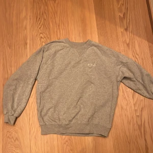 Polar tröja - Bra sick sparsamt använd inga hål eller nått liknande.