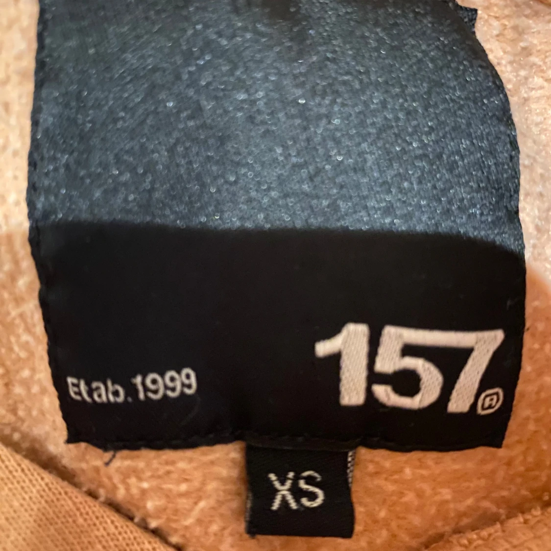 Aprikos färgad hoodie från Lager 157 M - 91