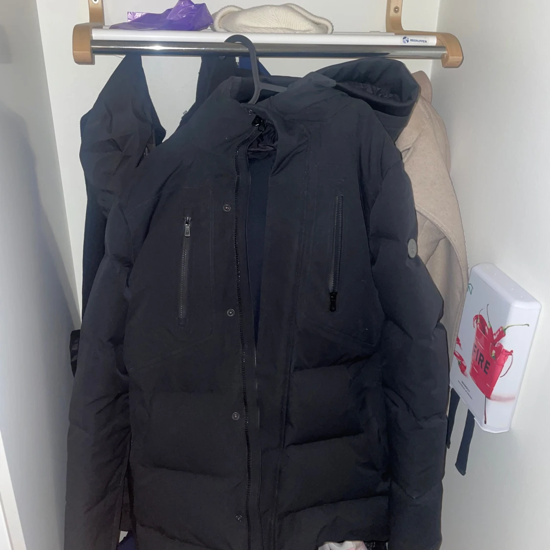 Svart dunjacka (sail racing)