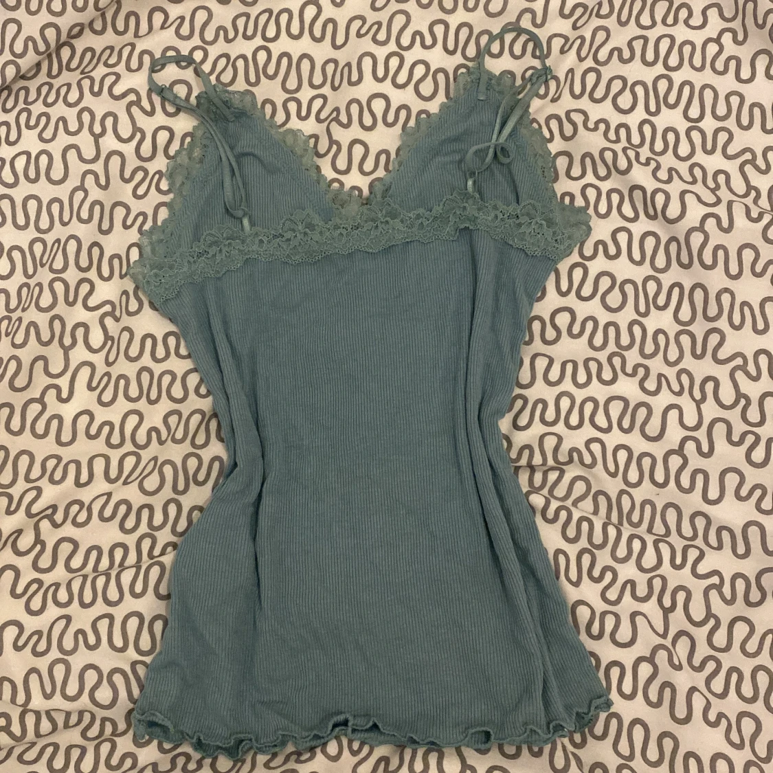 Grön ribbad linne med spetsdetaljer - 90