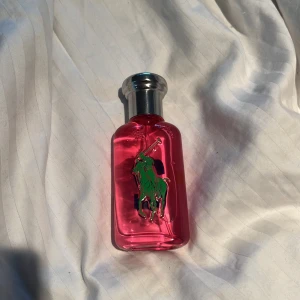 Ralph lauren parfym - Ralph lauren parfym big pony pink, nästan oanvänd (2-3 sprut) köpt på flygplats 