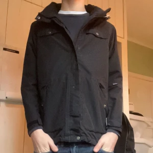 8848 jacka - En snygg 8848 jacka som är välanvänd men bra skick! Perfekt nu till vintern