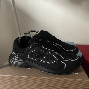 Svarta skor - Kom gärna med prisförslag 