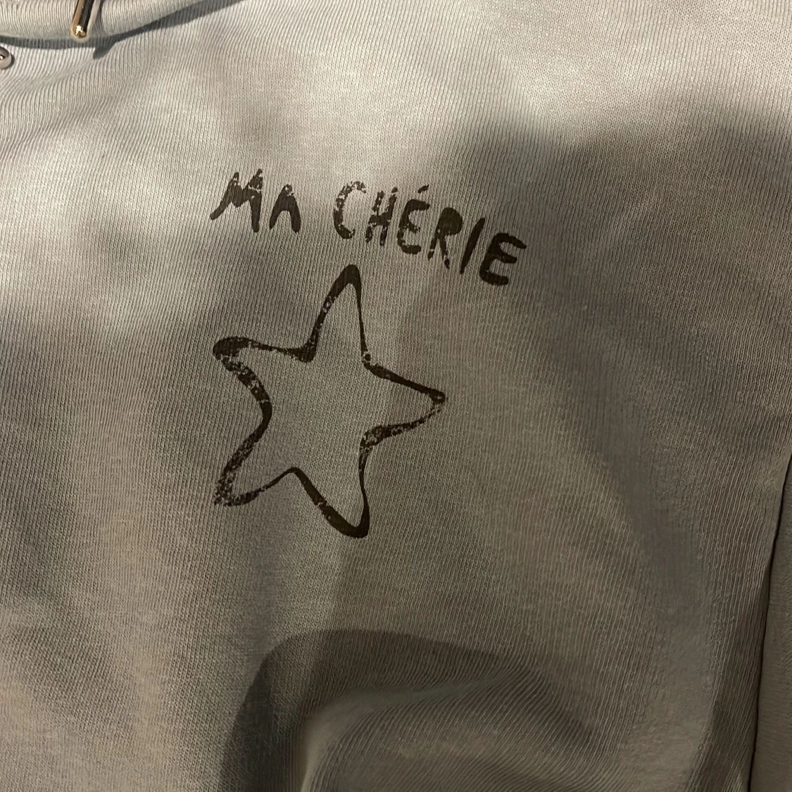 Grå hoodie från Gina Tricot - 91