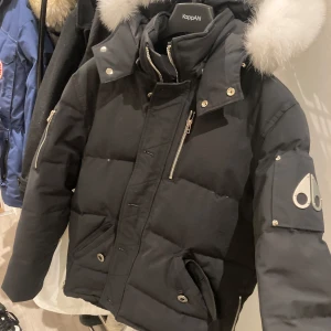 Moose Knuckles 3Q helt ny - Som beskrivning. Oanvänd. Large men sitter som Medium/Large i med de slim modell.