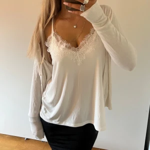 Festlinne - Gulligt linne med spets, storlek S/M🤍☁️