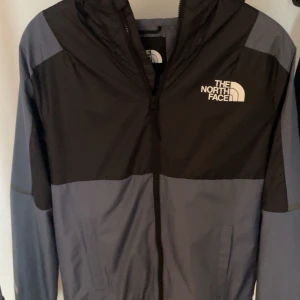 North face  - Säljer min North face jacka helt ny aldrig använt 