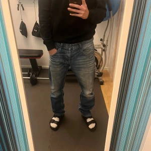 Jeans - Tja säljer dessa jeans för dem ligger bara i gaderoben och det är inte min stil