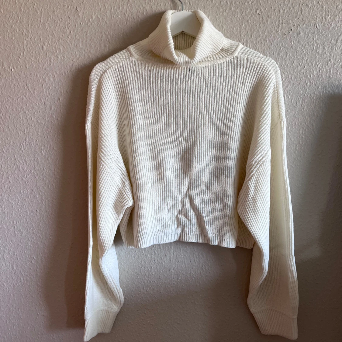 Vit ribbad polotröja - 90